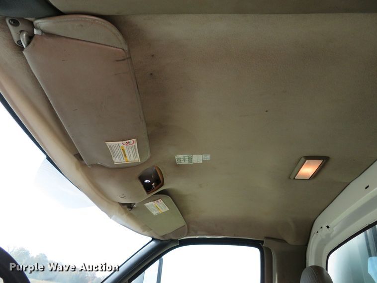 image for item DH1683 2005 GMC C6500 chipper truck