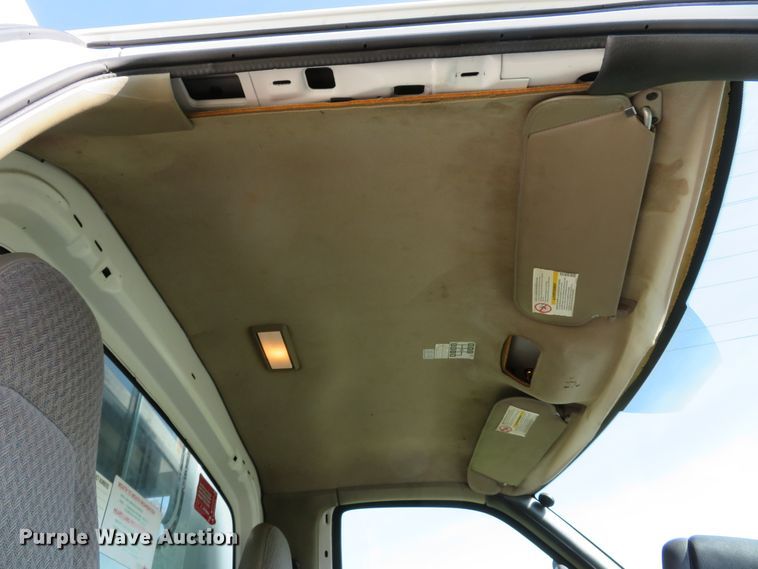 image for item DH1683 2005 GMC C6500 chipper truck