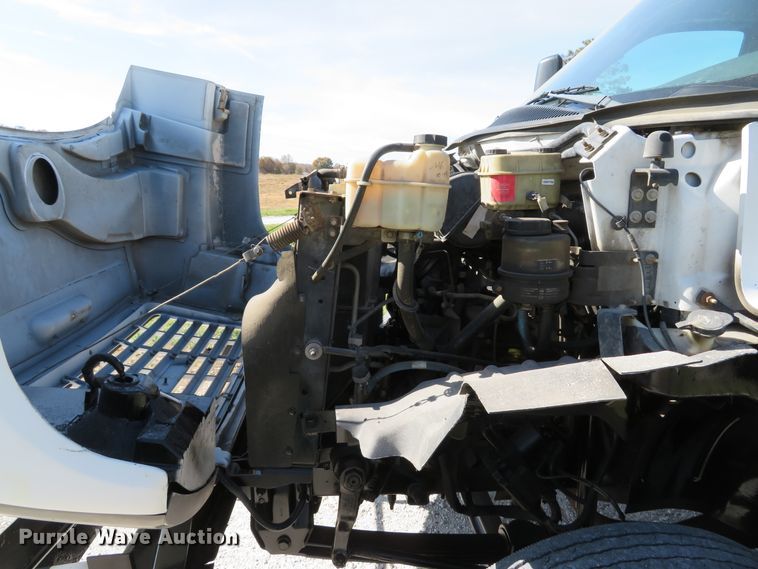 image for item DH1683 2005 GMC C6500 chipper truck