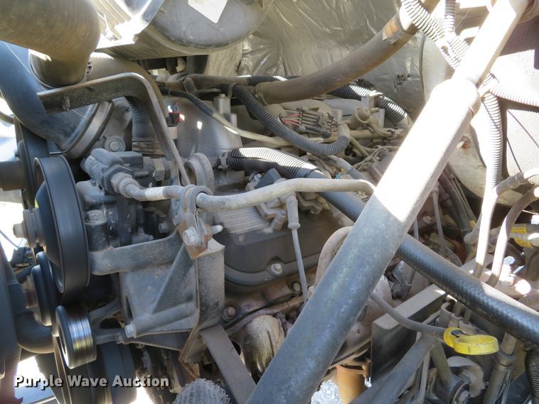 image for item DH1683 2005 GMC C6500 chipper truck