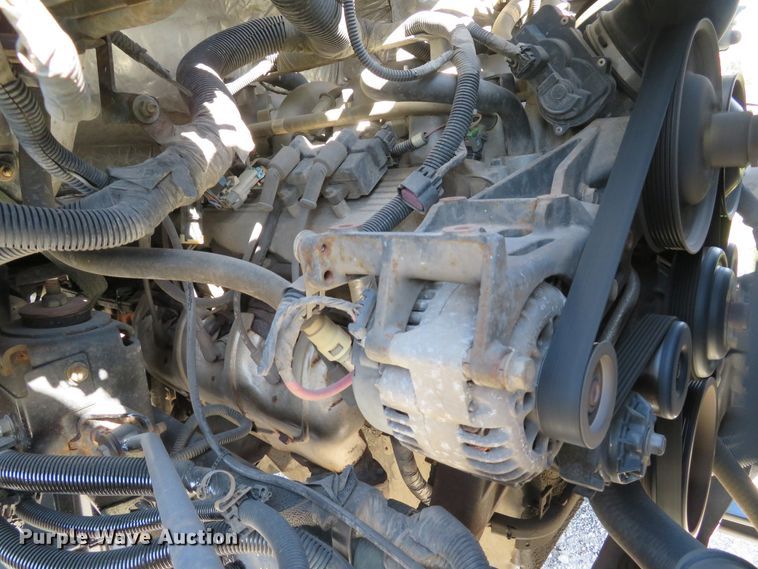 image for item DH1683 2005 GMC C6500 chipper truck