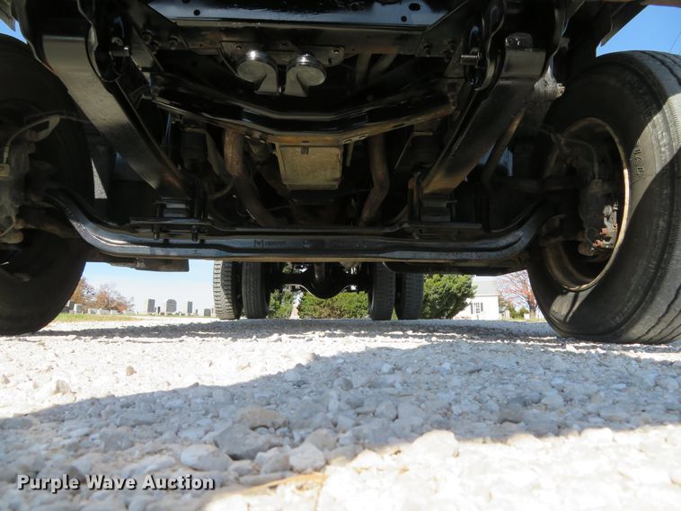 image for item DH1683 2005 GMC C6500 chipper truck