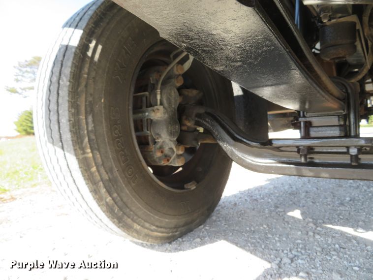 image for item DH1683 2005 GMC C6500 chipper truck