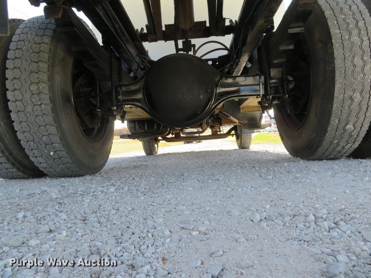 image for item DH1683 2005 GMC C6500 chipper truck