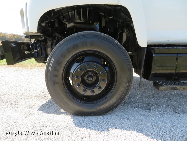 image for item DH1683 2005 GMC C6500 chipper truck