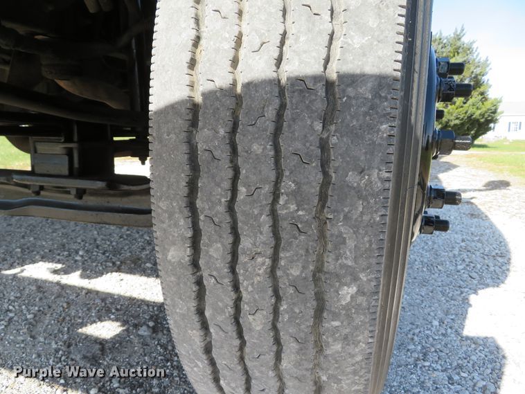 image for item DH1683 2005 GMC C6500 chipper truck