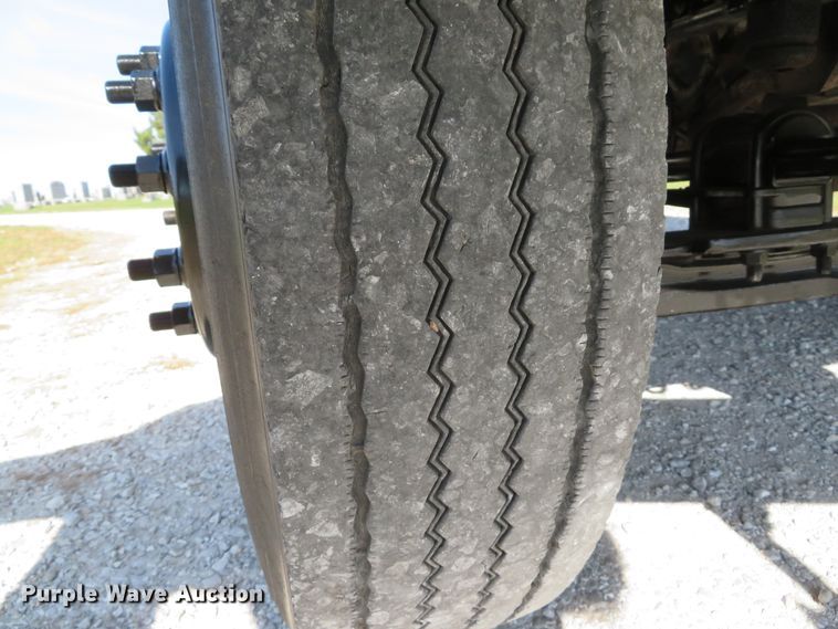 image for item DH1683 2005 GMC C6500 chipper truck