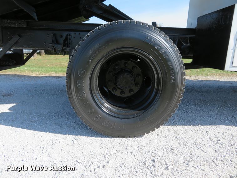 image for item DH1683 2005 GMC C6500 chipper truck