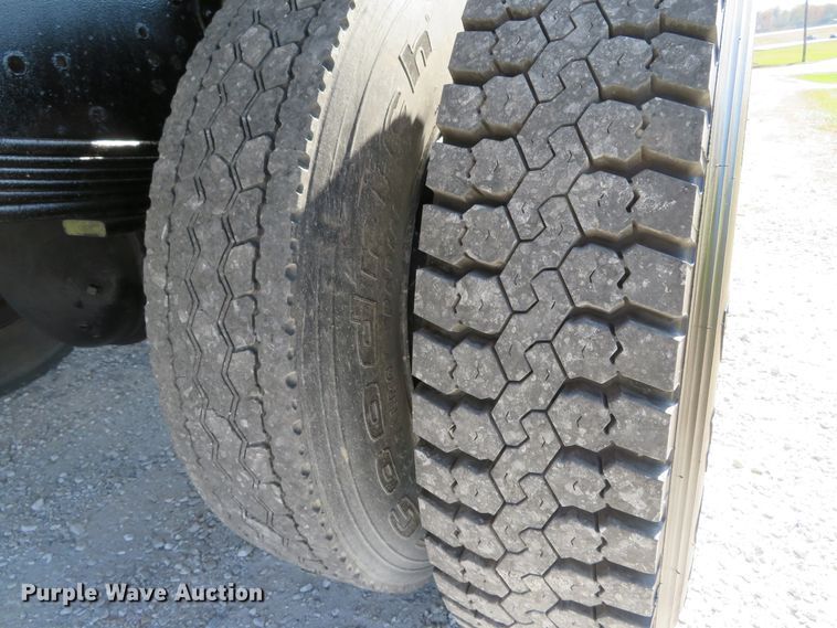 image for item DH1683 2005 GMC C6500 chipper truck