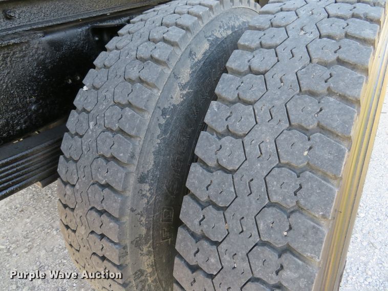 image for item DH1683 2005 GMC C6500 chipper truck