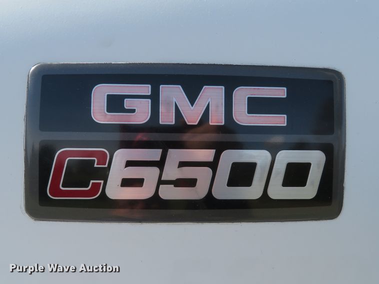 image for item DH1683 2005 GMC C6500 chipper truck
