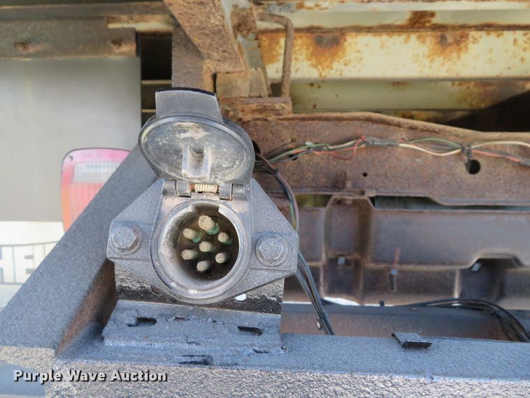 image for item DH1684 2000 Ford F350 Super Duty XL flatbed pickup truck