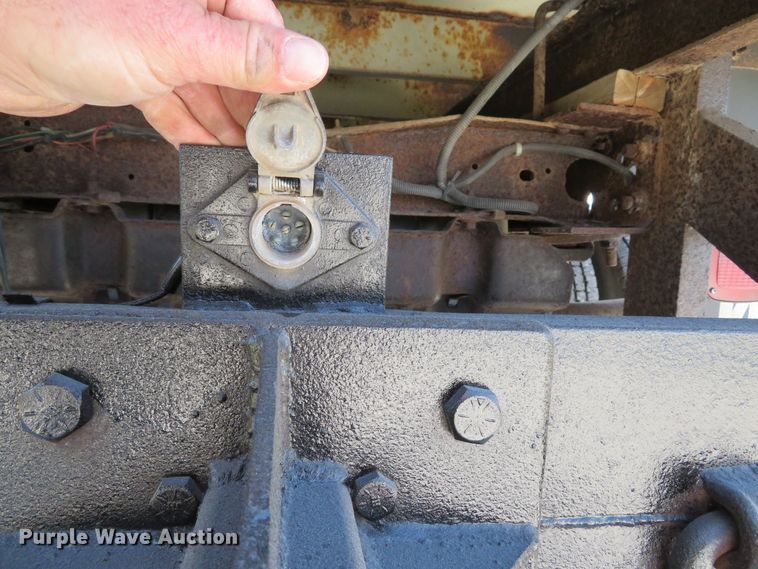 image for item DH1684 2000 Ford F350 Super Duty XL flatbed pickup truck