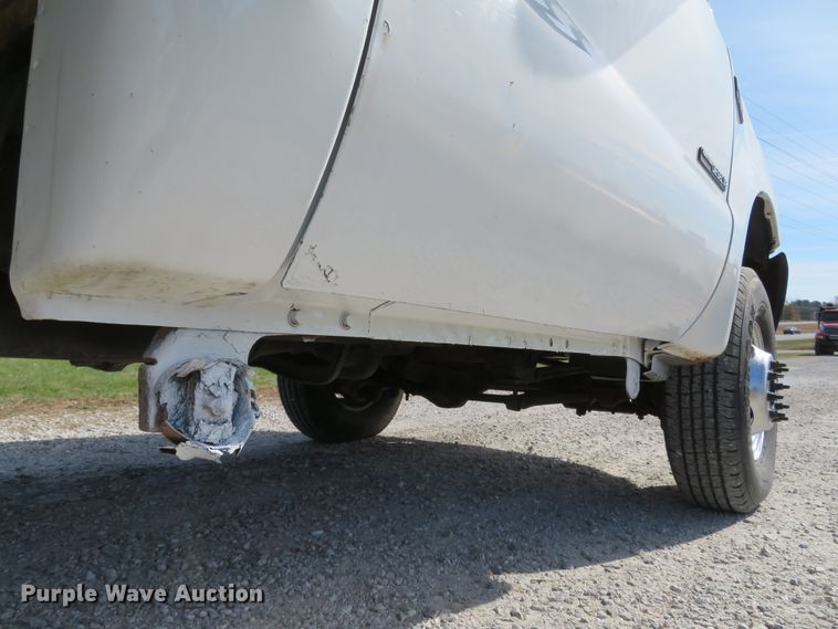 image for item DH1684 2000 Ford F350 Super Duty XL flatbed pickup truck