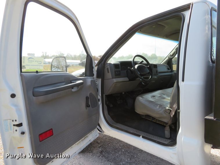 image for item DH1684 2000 Ford F350 Super Duty XL flatbed pickup truck