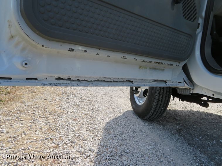 image for item DH1684 2000 Ford F350 Super Duty XL flatbed pickup truck