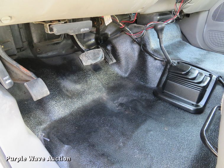 image for item DH1684 2000 Ford F350 Super Duty XL flatbed pickup truck