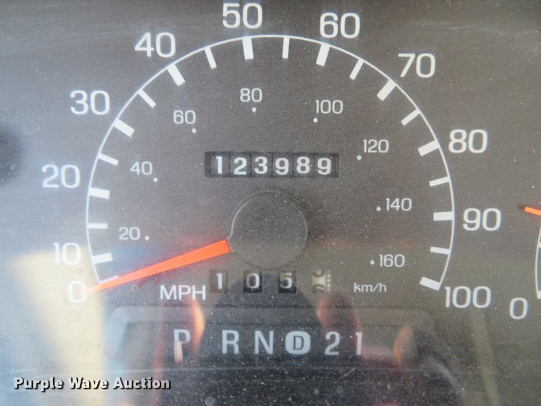 image for item DH1684 2000 Ford F350 Super Duty XL flatbed pickup truck