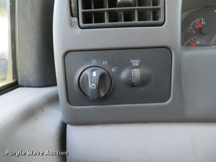 image for item DH1684 2000 Ford F350 Super Duty XL flatbed pickup truck