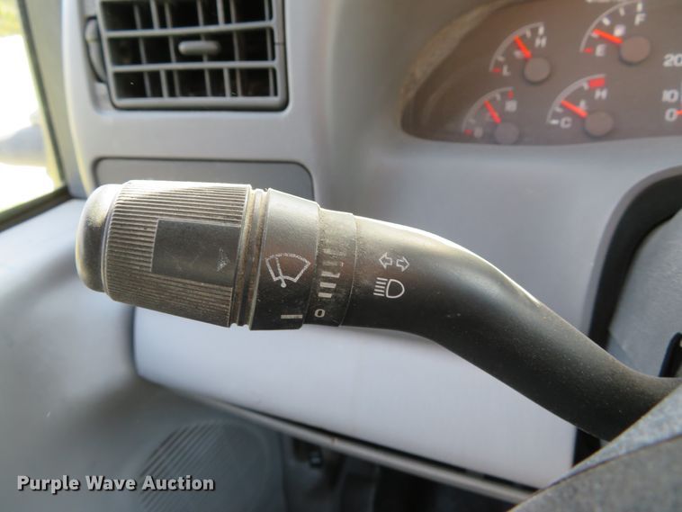 image for item DH1684 2000 Ford F350 Super Duty XL flatbed pickup truck