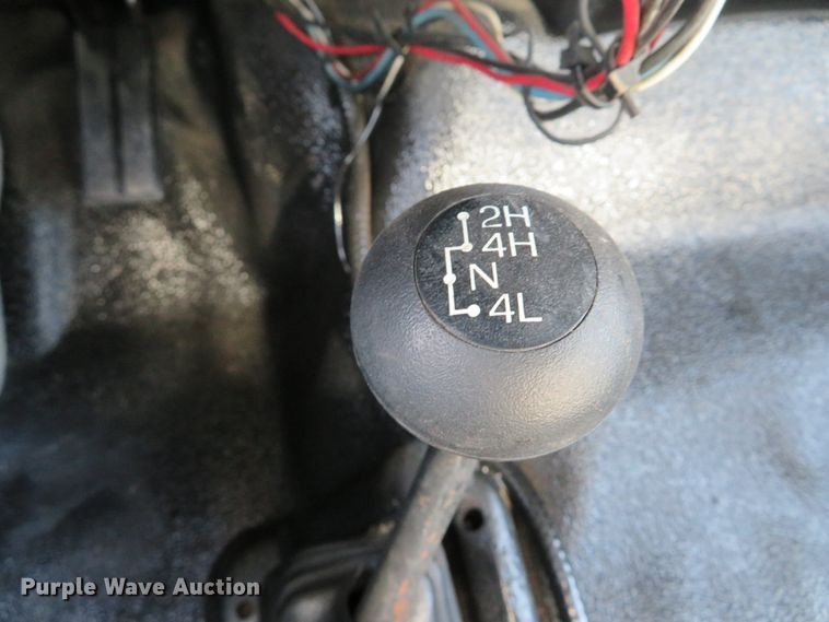 image for item DH1684 2000 Ford F350 Super Duty XL flatbed pickup truck