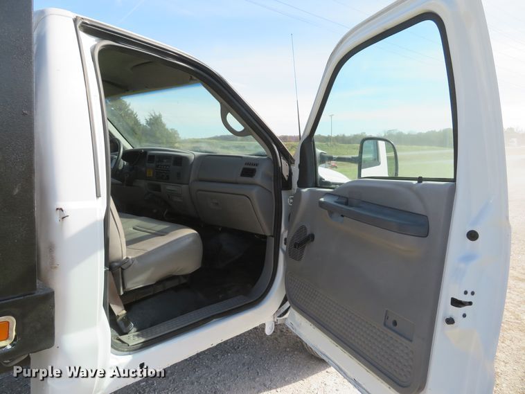 image for item DH1684 2000 Ford F350 Super Duty XL flatbed pickup truck