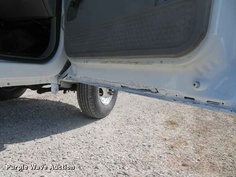 image for item DH1684 2000 Ford F350 Super Duty XL flatbed pickup truck