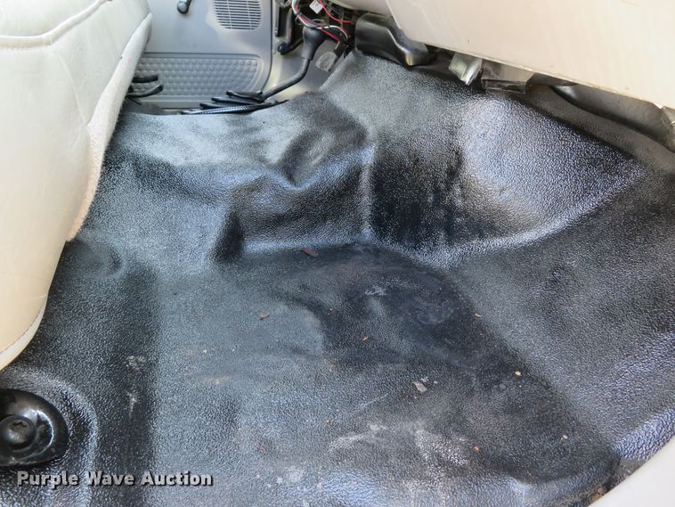 image for item DH1684 2000 Ford F350 Super Duty XL flatbed pickup truck