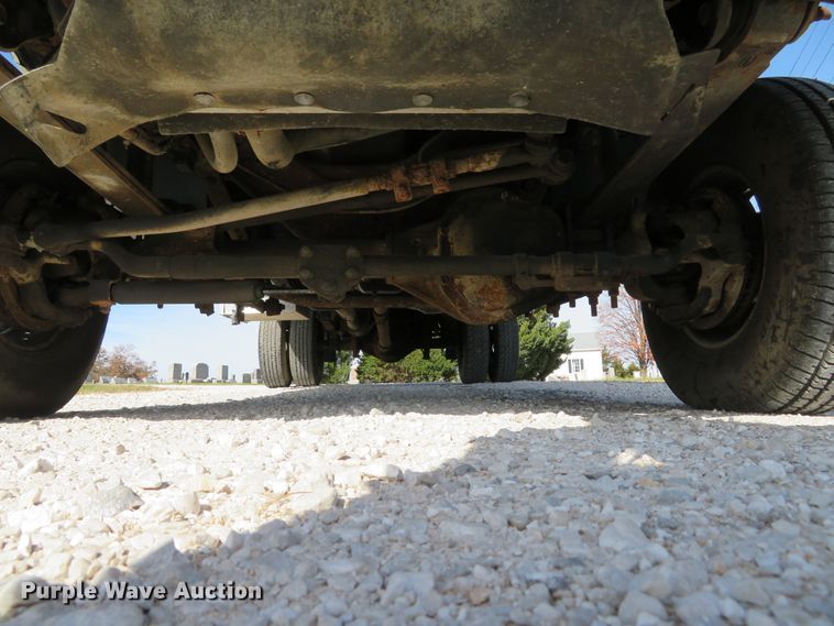 image for item DH1684 2000 Ford F350 Super Duty XL flatbed pickup truck