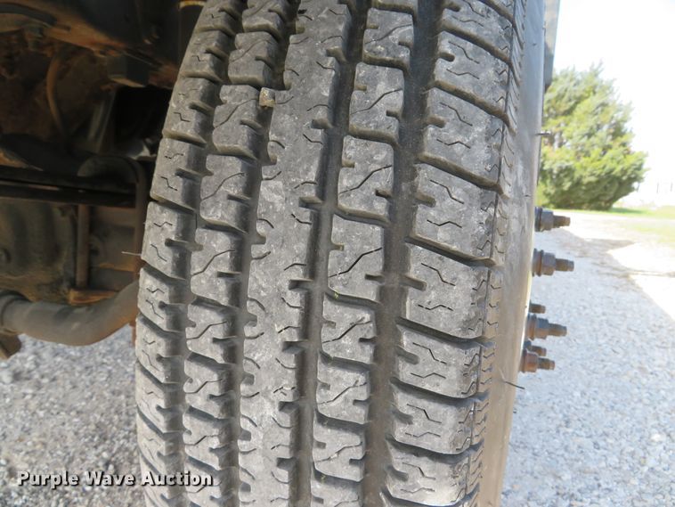 image for item DH1684 2000 Ford F350 Super Duty XL flatbed pickup truck