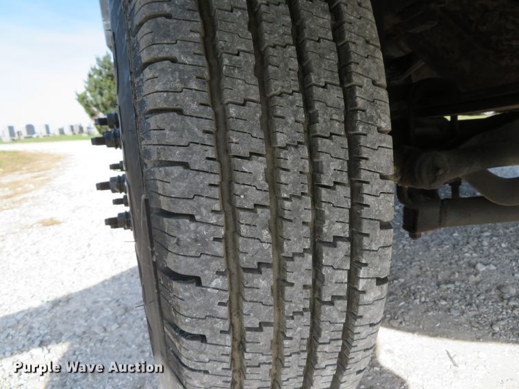 image for item DH1684 2000 Ford F350 Super Duty XL flatbed pickup truck