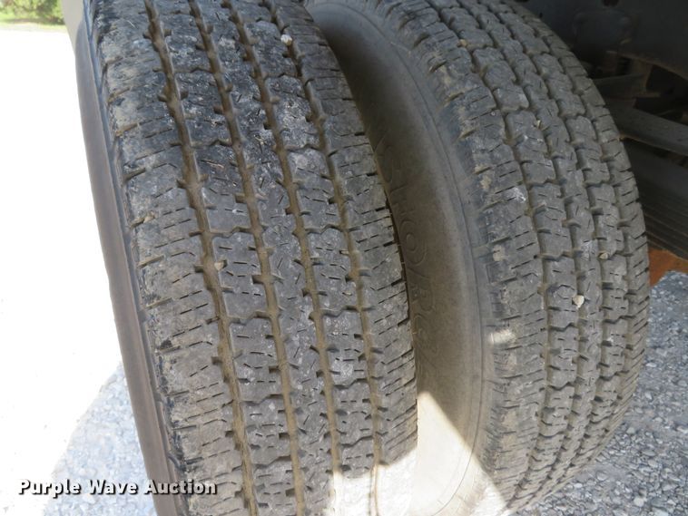 image for item DH1684 2000 Ford F350 Super Duty XL flatbed pickup truck