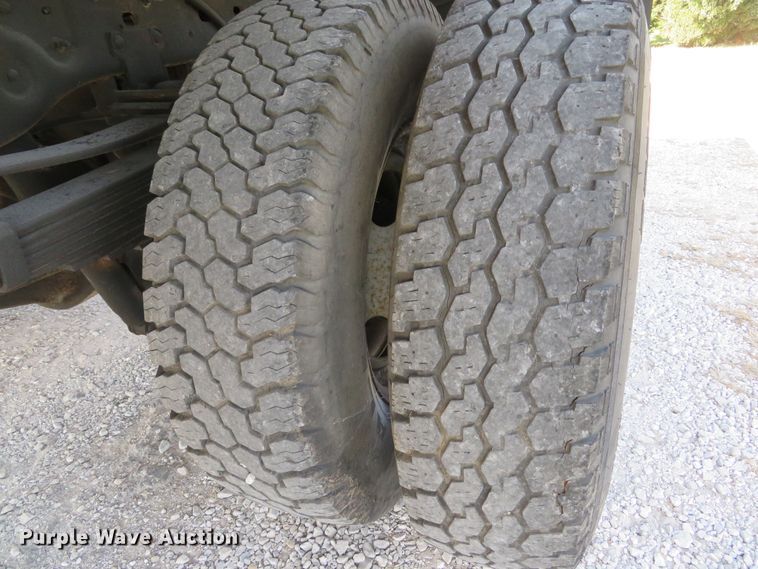 image for item DH1684 2000 Ford F350 Super Duty XL flatbed pickup truck