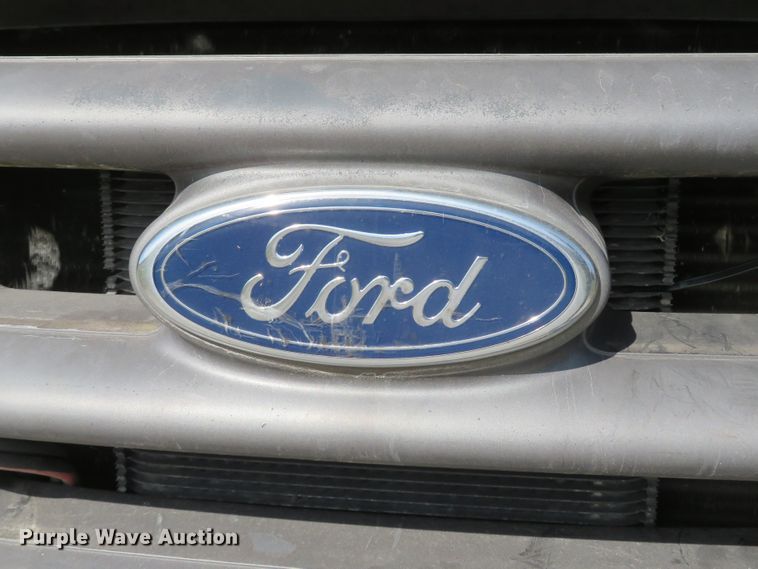 image for item DH1684 2000 Ford F350 Super Duty XL flatbed pickup truck