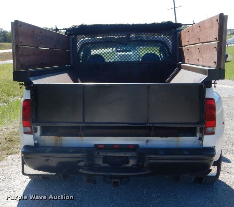 image for item DH2174 2004 Ford F350 Super Duty XL pickup truck with dump bed insert
