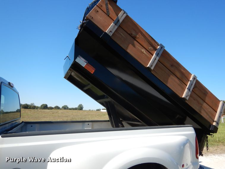 image for item DH2174 2004 Ford F350 Super Duty XL pickup truck with dump bed insert