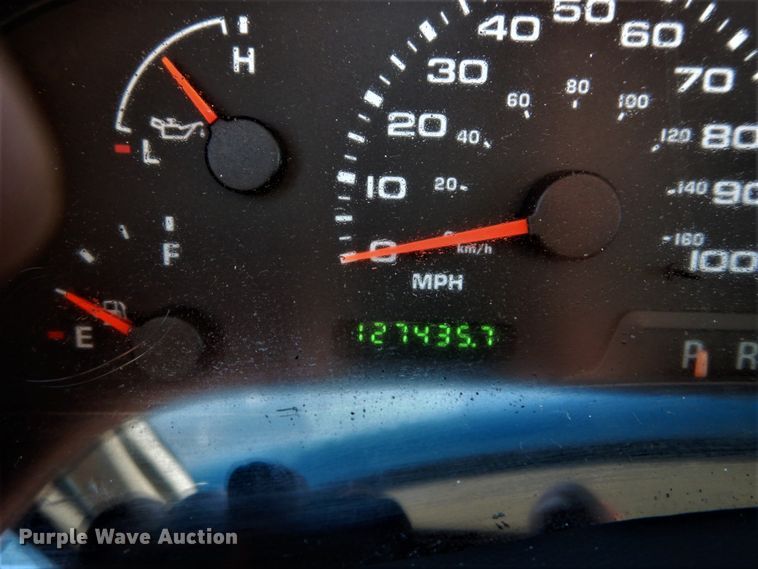 image for item DH2174 2004 Ford F350 Super Duty XL pickup truck with dump bed insert