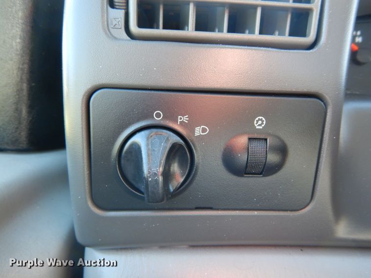 image for item DH2174 2004 Ford F350 Super Duty XL pickup truck with dump bed insert