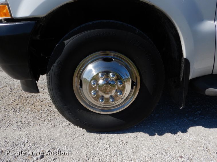 image for item DH2174 2004 Ford F350 Super Duty XL pickup truck with dump bed insert