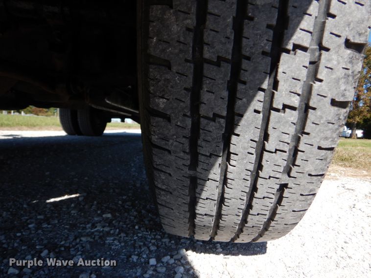 image for item DH2174 2004 Ford F350 Super Duty XL pickup truck with dump bed insert