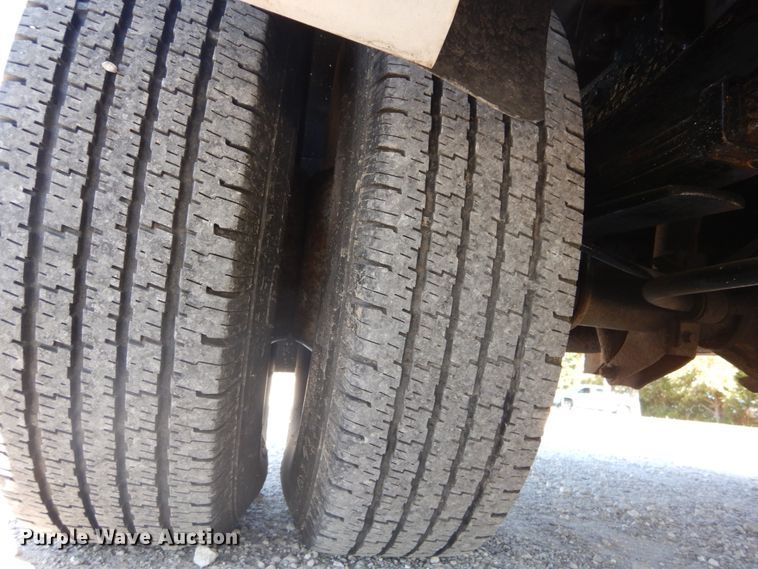 image for item DH2174 2004 Ford F350 Super Duty XL pickup truck with dump bed insert