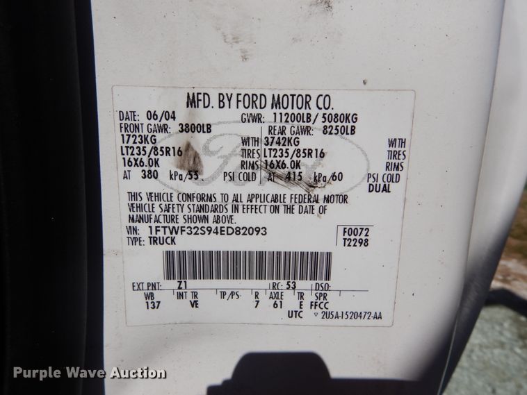 image for item DH2174 2004 Ford F350 Super Duty XL pickup truck with dump bed insert