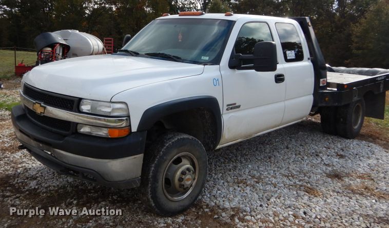 image for item DH2215 2001 Chevrolet 3500 Crew Cab flatbed pickup truck
