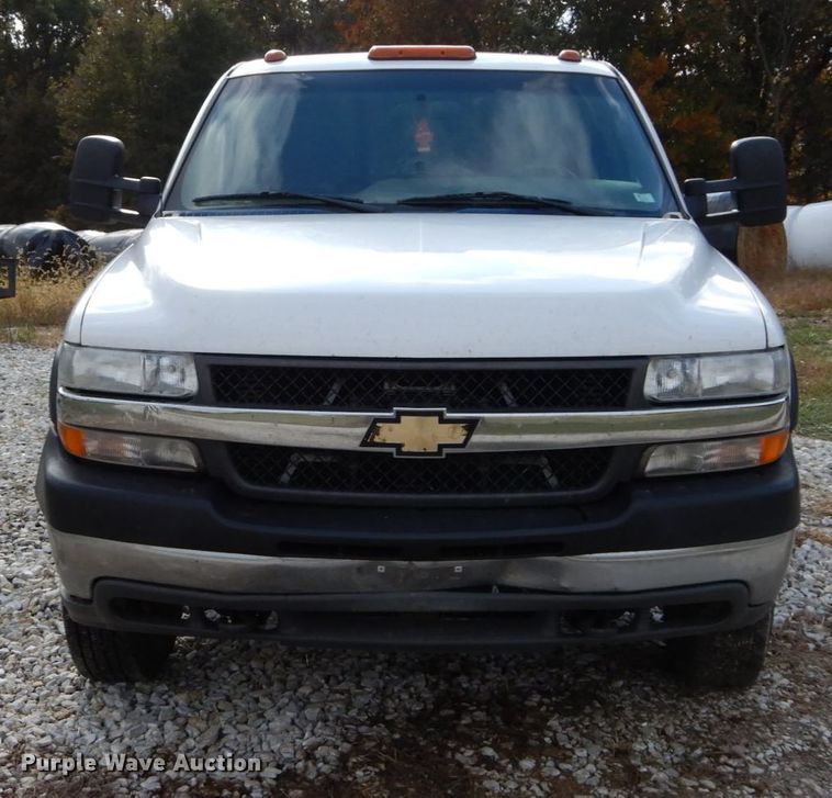 image for item DH2215 2001 Chevrolet 3500 Crew Cab flatbed pickup truck