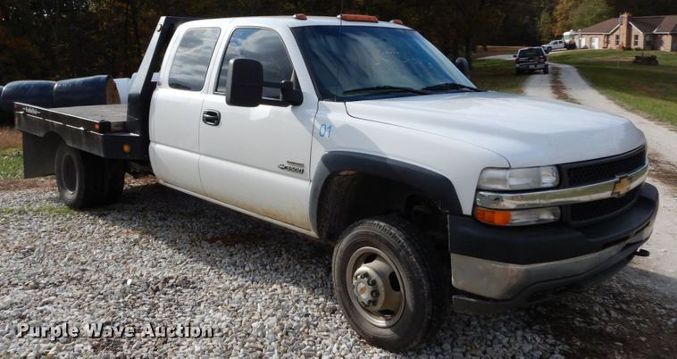 image for item DH2215 2001 Chevrolet 3500 Crew Cab flatbed pickup truck