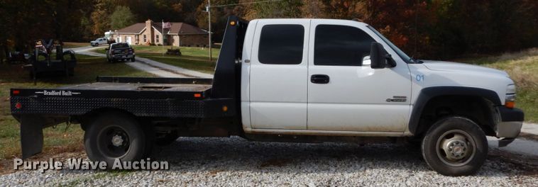 image for item DH2215 2001 Chevrolet 3500 Crew Cab flatbed pickup truck