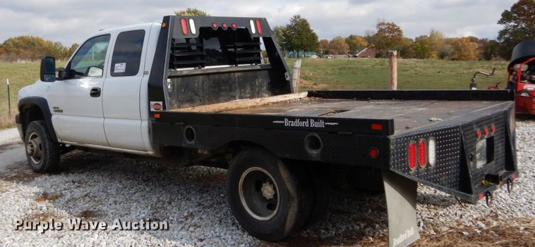 image for item DH2215 2001 Chevrolet 3500 Crew Cab flatbed pickup truck