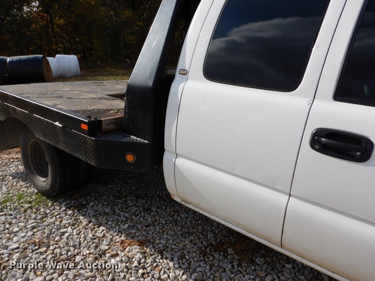 image for item DH2215 2001 Chevrolet 3500 Crew Cab flatbed pickup truck