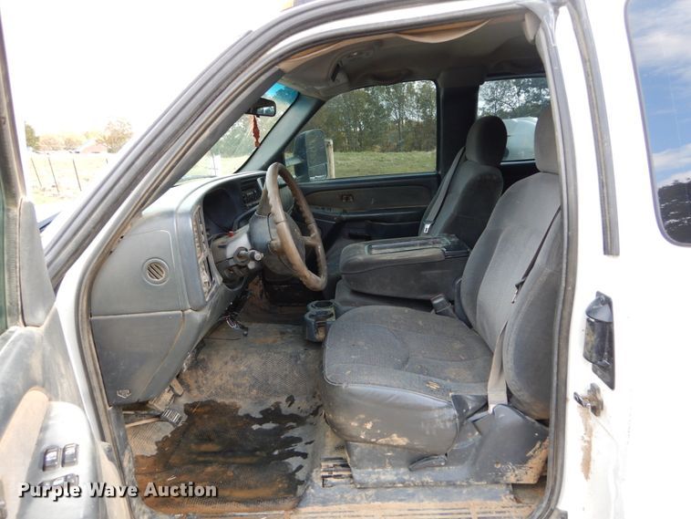 image for item DH2215 2001 Chevrolet 3500 Crew Cab flatbed pickup truck