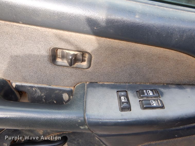 image for item DH2215 2001 Chevrolet 3500 Crew Cab flatbed pickup truck